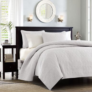 White Quebec Reversible Quilt Set King/Cal King