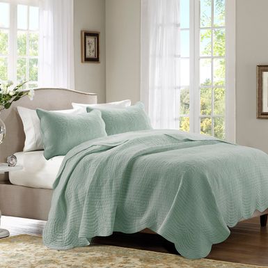 Seafoam Tuscany 3 Piece Reversible Scalloped Edge Quilt Set Full/Queen