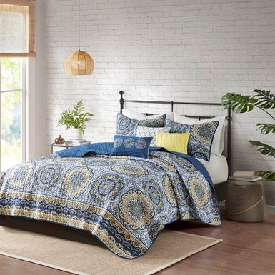 Blue Tangiers 6 Piece Reversible Quilt Set with Throw Pillows Full/Queen