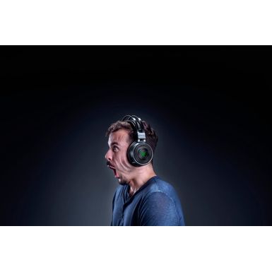 Alt View Zoom 20. Razer - Nari Ultimate Wireless THX Spatial Audio Gaming Headset for PC, PS5, and PS4 - Gunmetal