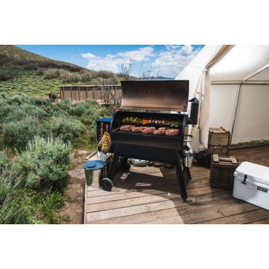 Alt View Zoom 15. Traeger Grills - Pro Series 34 Pellet Grill and Smoker - Bronze