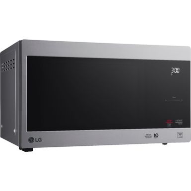 Angle Zoom. LG - NeoChef 0.9 Cu. Ft. Compact Microwave with EasyClean - Stainless steel