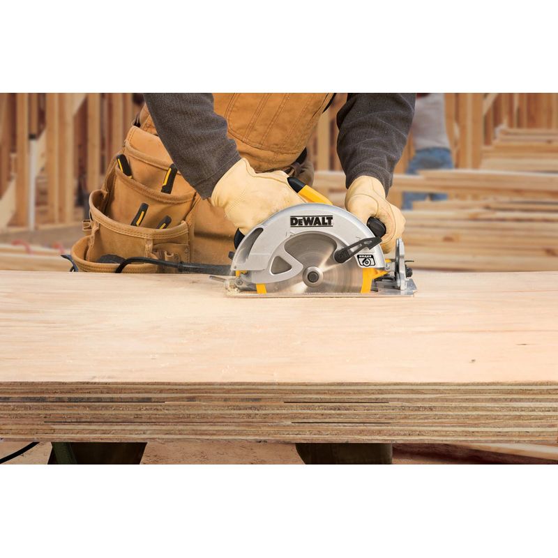 DeWalt - 7-1/4 Lightweight Circular Saw w/ Electric Brake