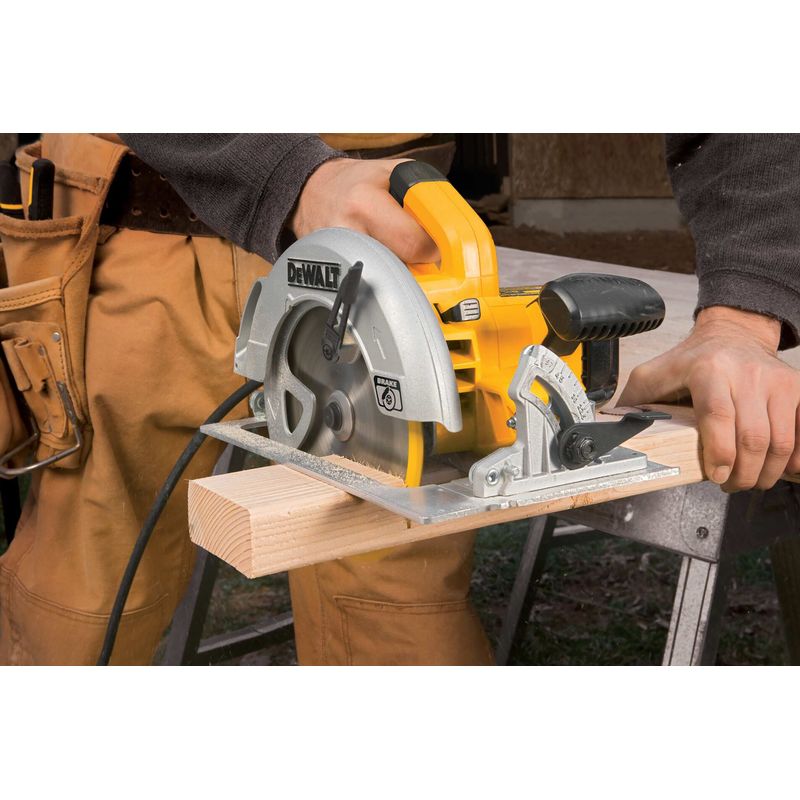 DeWalt - 7-1/4 Lightweight Circular Saw w/ Electric Brake