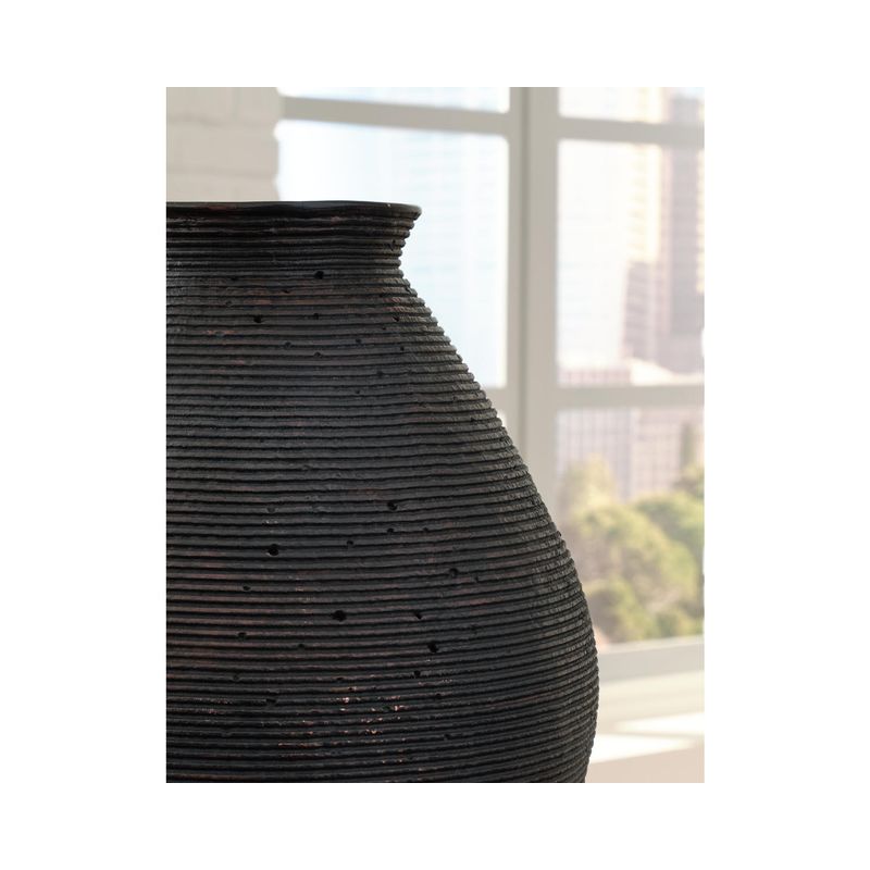 Hannela Vase