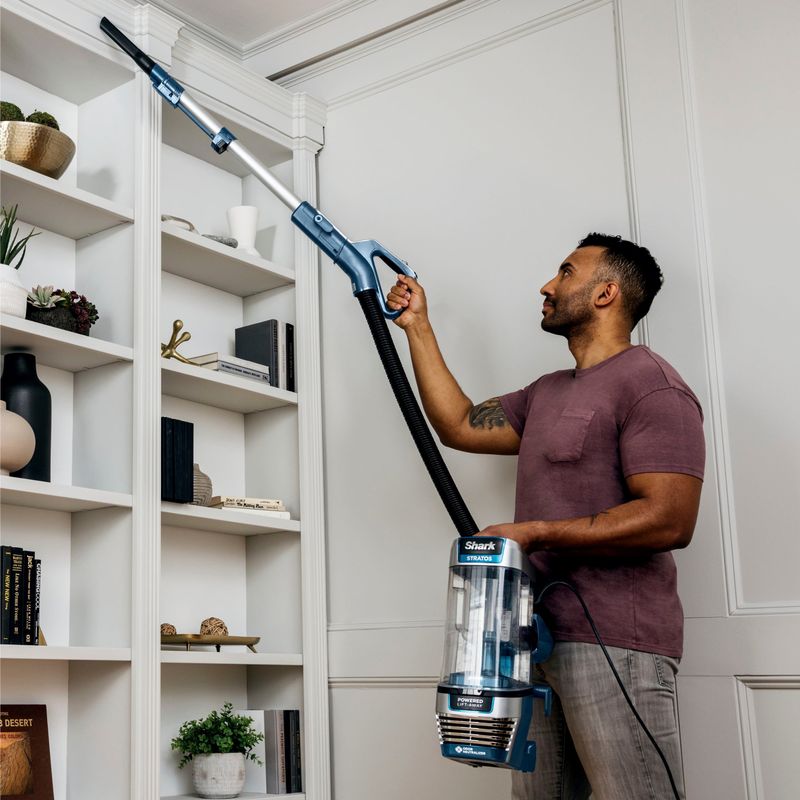 Shark - Stratos Upright Vacuum with DuoClean PowerFins HairPro, Self-Cleaning Brushroll, Odor Neutralizer Technology - Navy