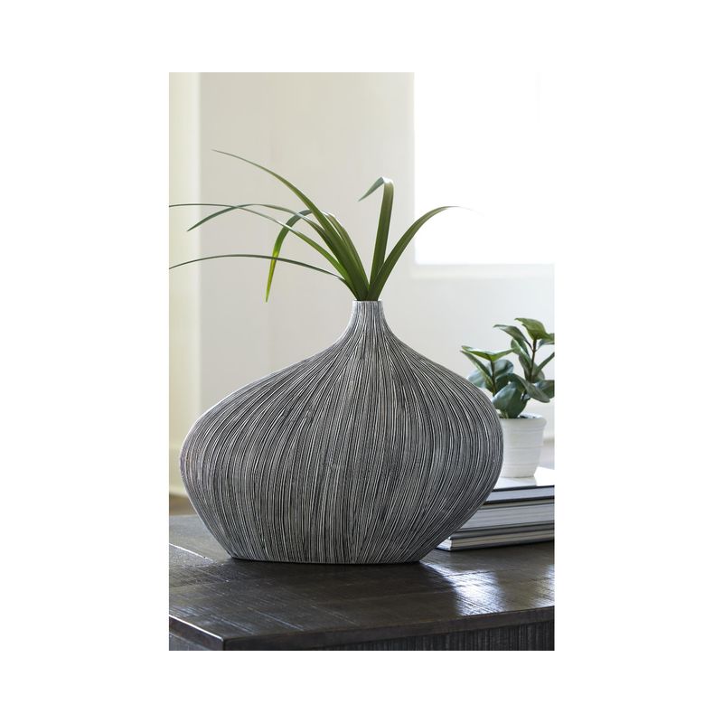 Donya Vase