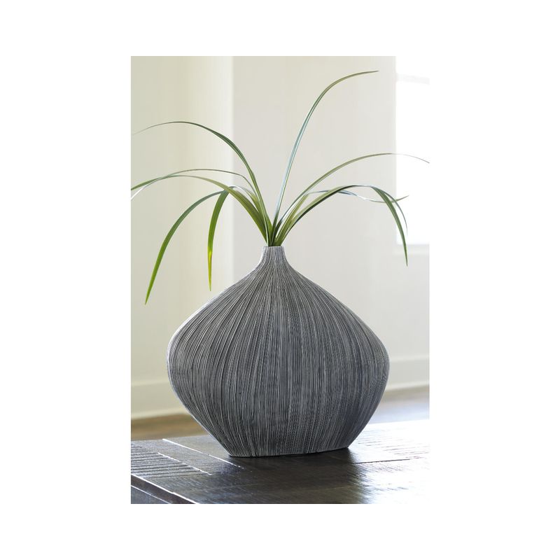 Donya Vase