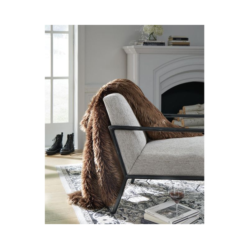 Bellethrone Throw