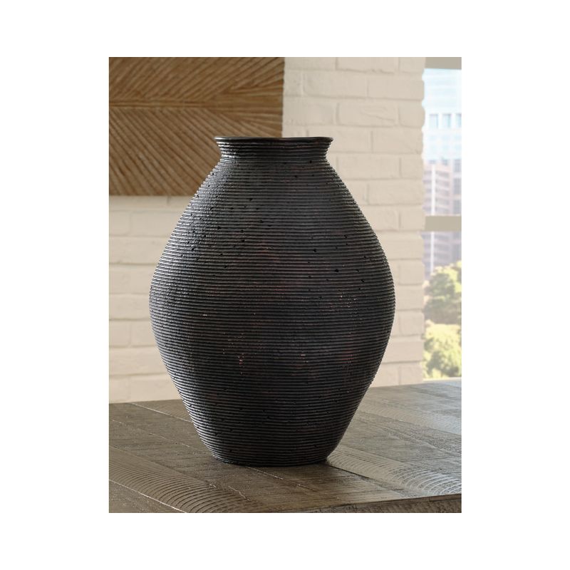 Hannela Vase