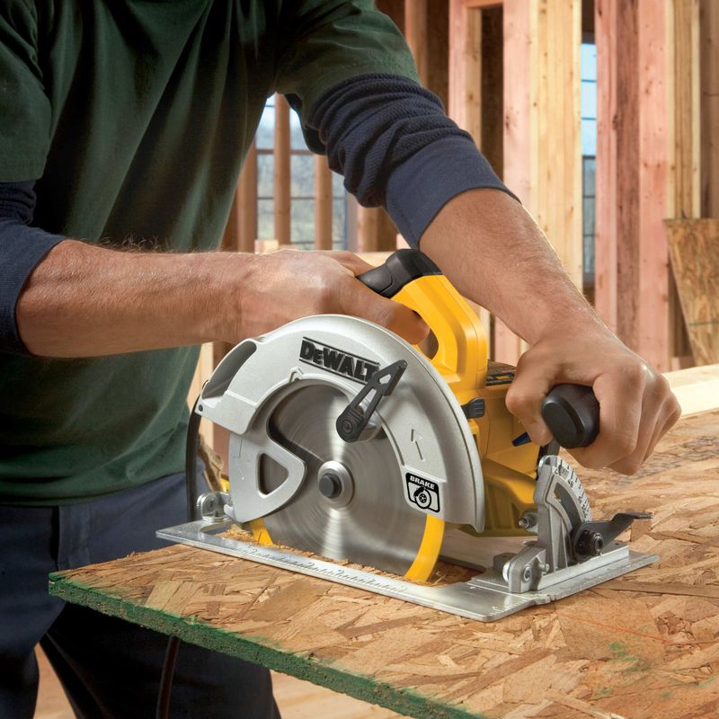 DeWalt - 7-1/4 Lightweight Circular Saw w/ Electric Brake