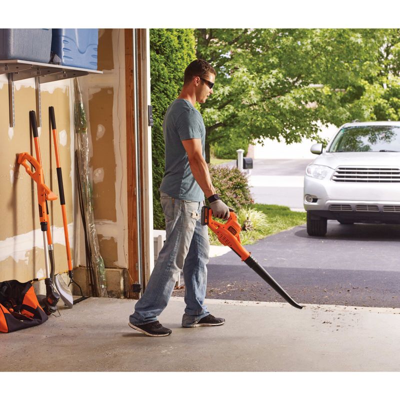 Black & Decker - 20V MAX Lithium Sweeper