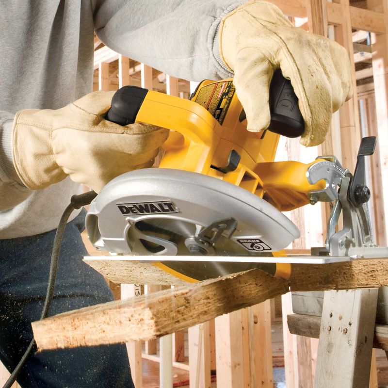 DeWalt - 7-1/4 Lightweight Circular Saw w/ Electric Brake