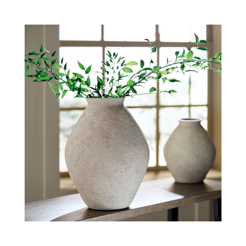 Hannela Vase