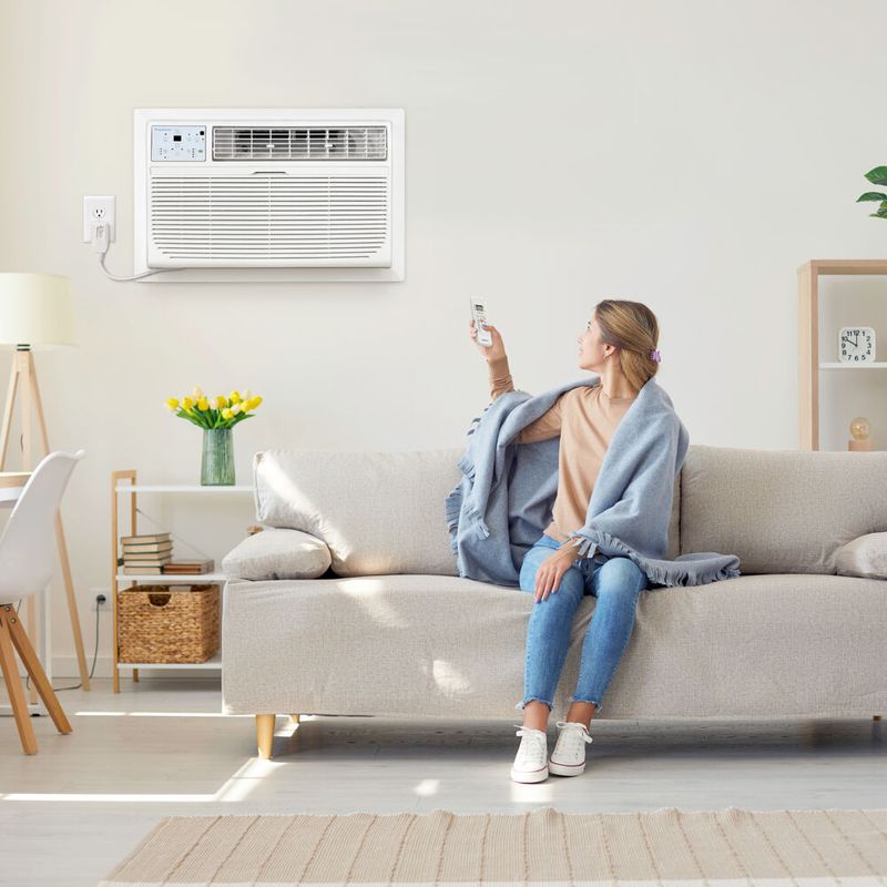 Keystone - 12,000 BTU 230V Through-the-Wall Air Conditioner with 10,600 BTU Supplemental Heat Capability