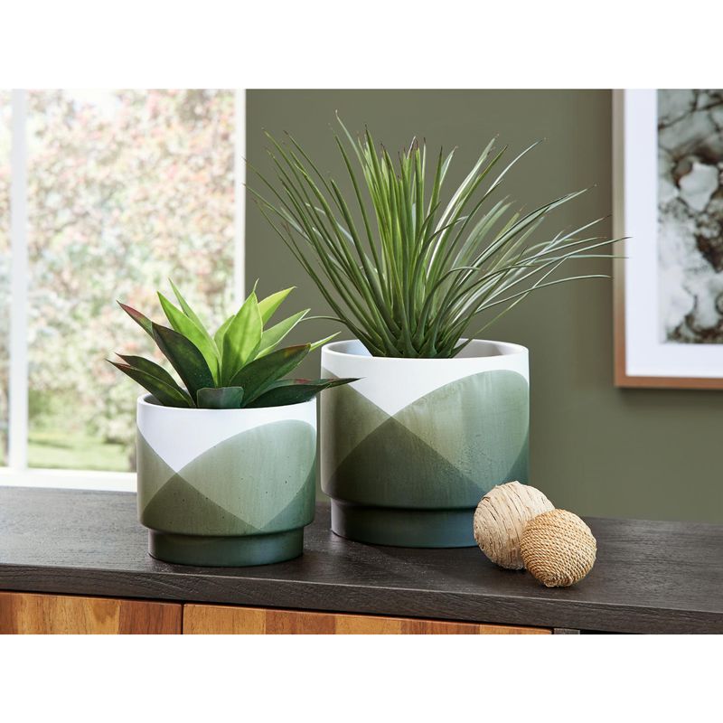 Ardenridge Planter Set of 2