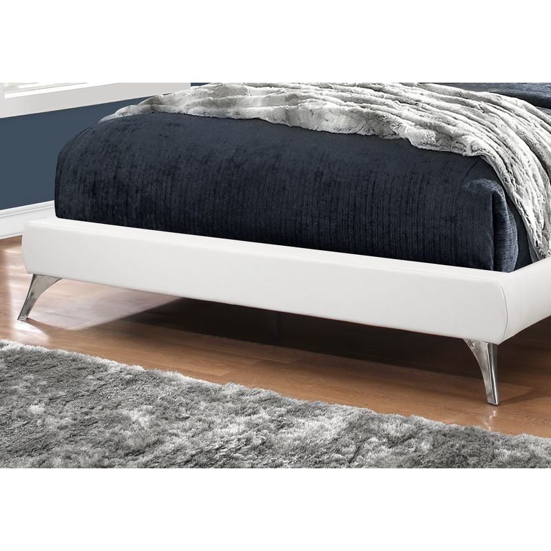 Bed - Queen Size / White Leather-Look With Chrome Legs
