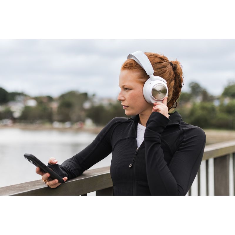 SteelSeries - Arctis Nova Pro Wireless Multi Gaming Headset for PS5, PS4, PC, Switch - White