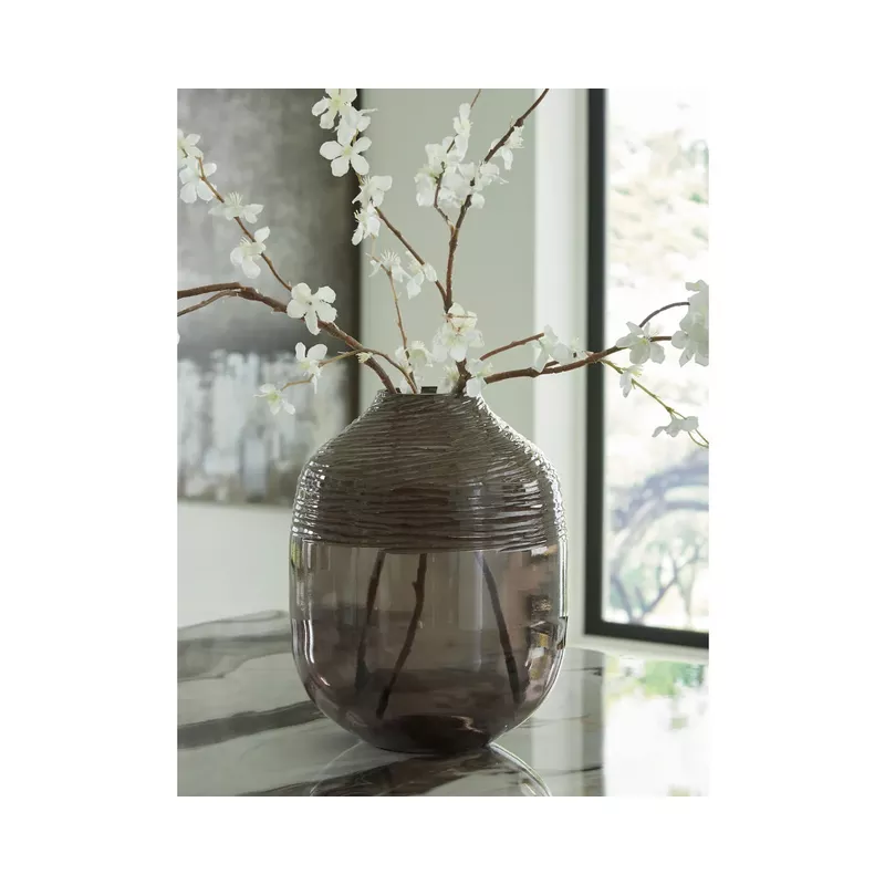 Ashley- Harpwick Vase