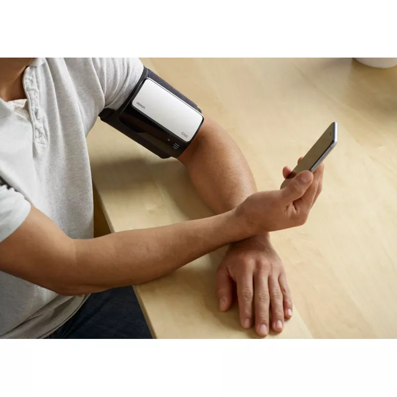 Omron - Evolv - Wireless Upper Arm Blood Pressure Monitor - Black/white