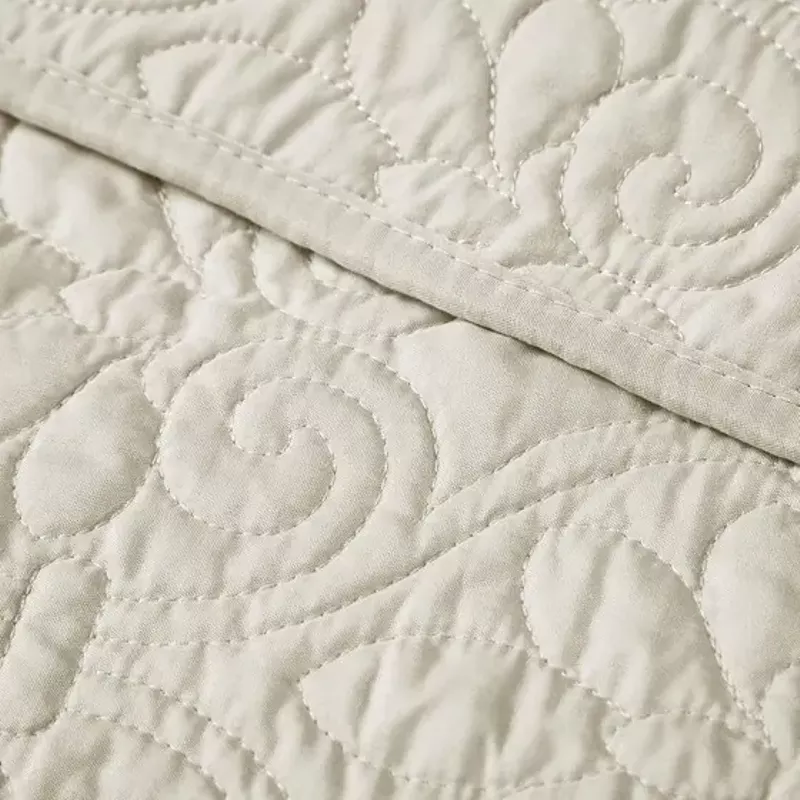 Ivory Quebec Oversized Quilted Throw 60x70"