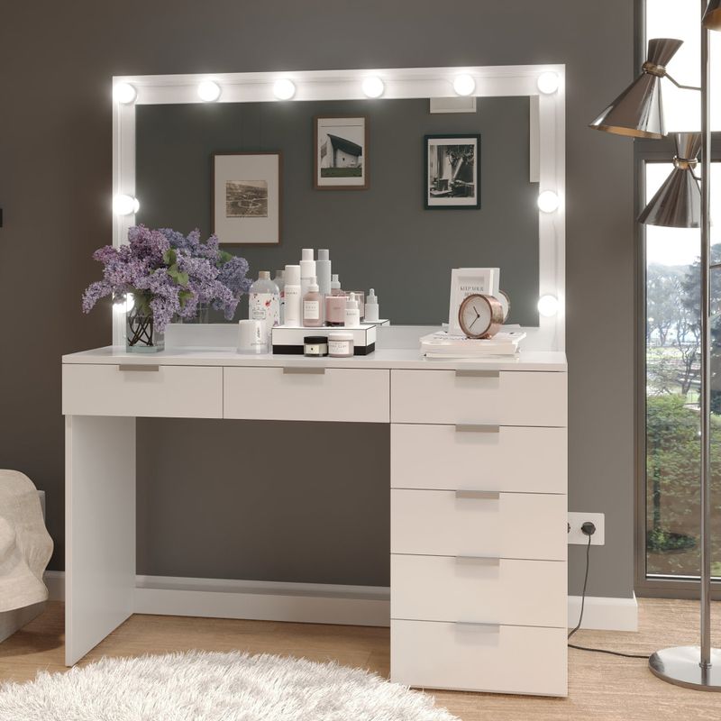 Polished Wooden Dressing Table, for Bedroom, Feature : Good Quality,  Attractive Designs at Best Price in Nagpur