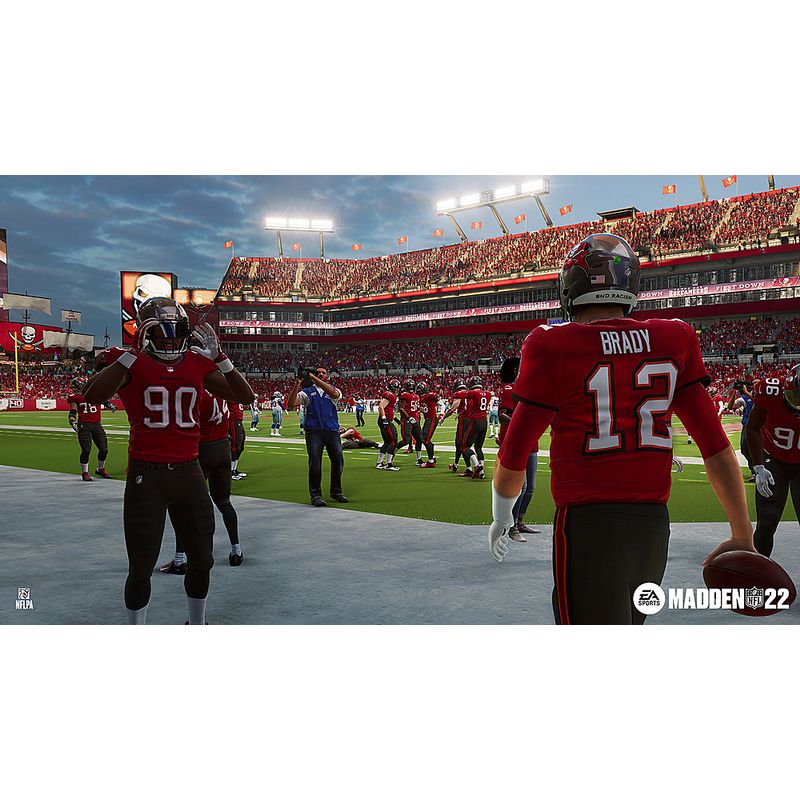 Alt View Zoom 14. Madden NFL 22 MVP Edition - Xbox One, Xbox Series X
