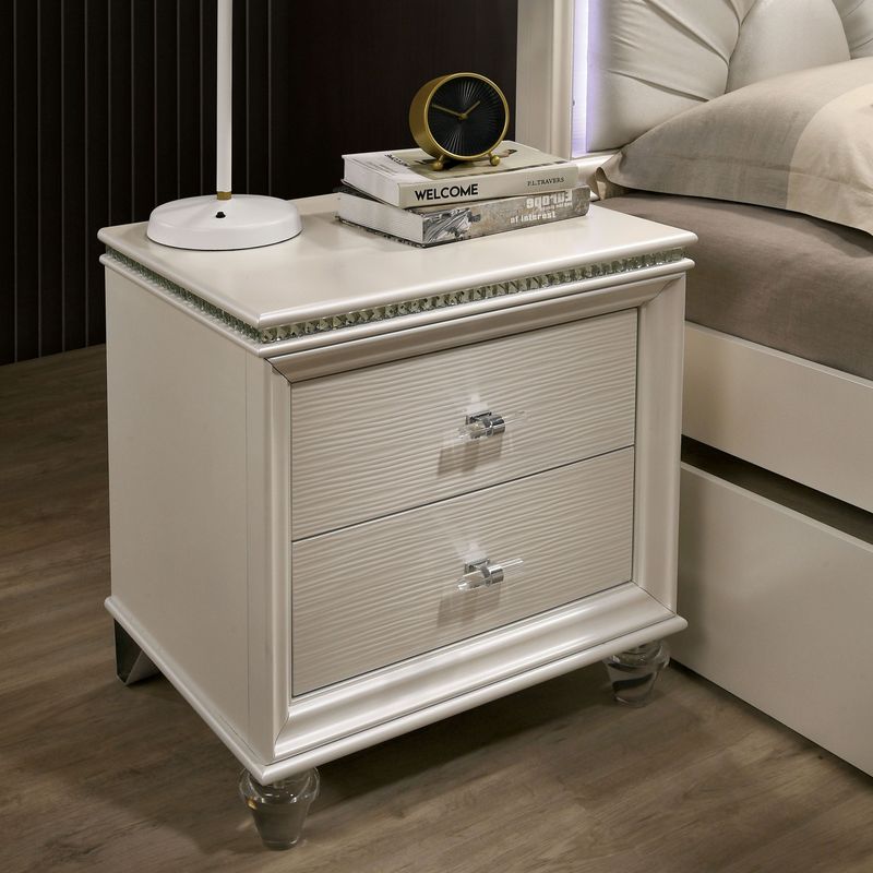 Furniture of America Ving White 3-piece Bedroom Set with 2 Nightstands - Full