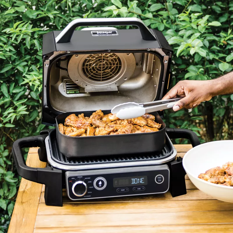Ninja - Woodfire Outdoor Grill & Smoker, 7-in-1 Master Grill, BBQ Smoker, & Outdoor Air Fryer with Woodfire Technology - Grey