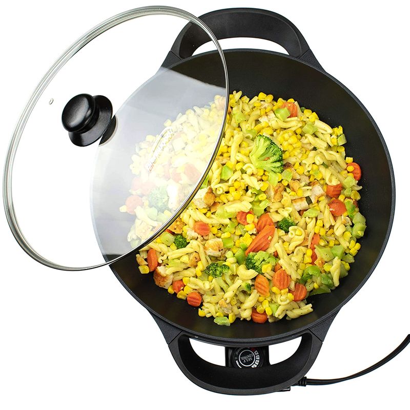 Brentwood 13in Flat Bottom Electric Wok Skillet with Lid in Black - Black