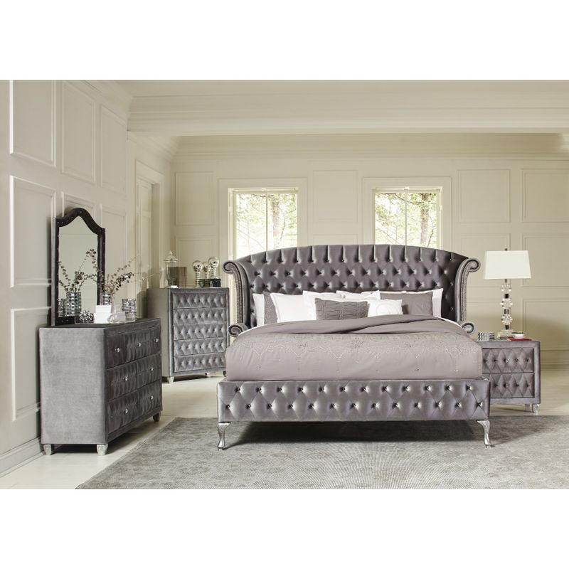Deanna Bedroom Traditional Metallic Silver 4-piece Bedroom Set - Queen