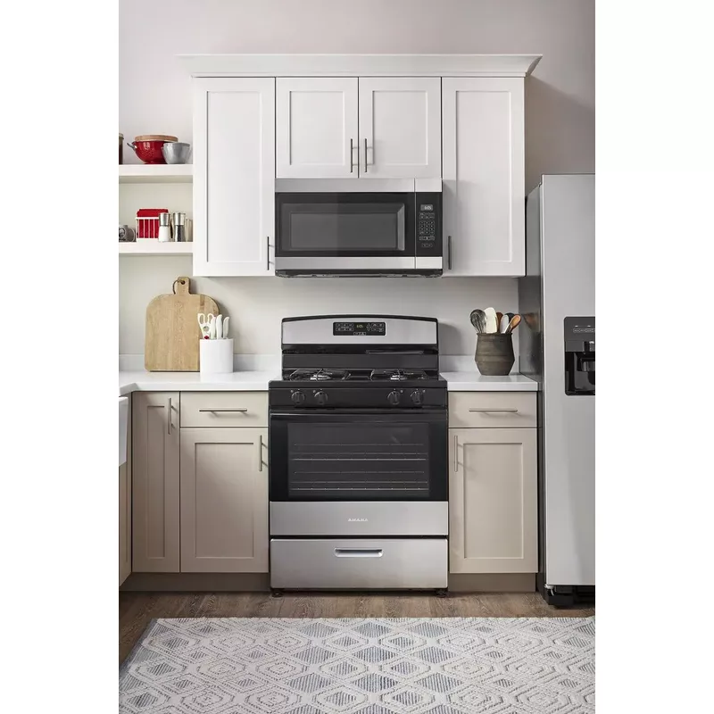 Amana - 5.1 Cu. Ft. Freestanding Gas Range with Bake Assist Temps - Stainless Steel