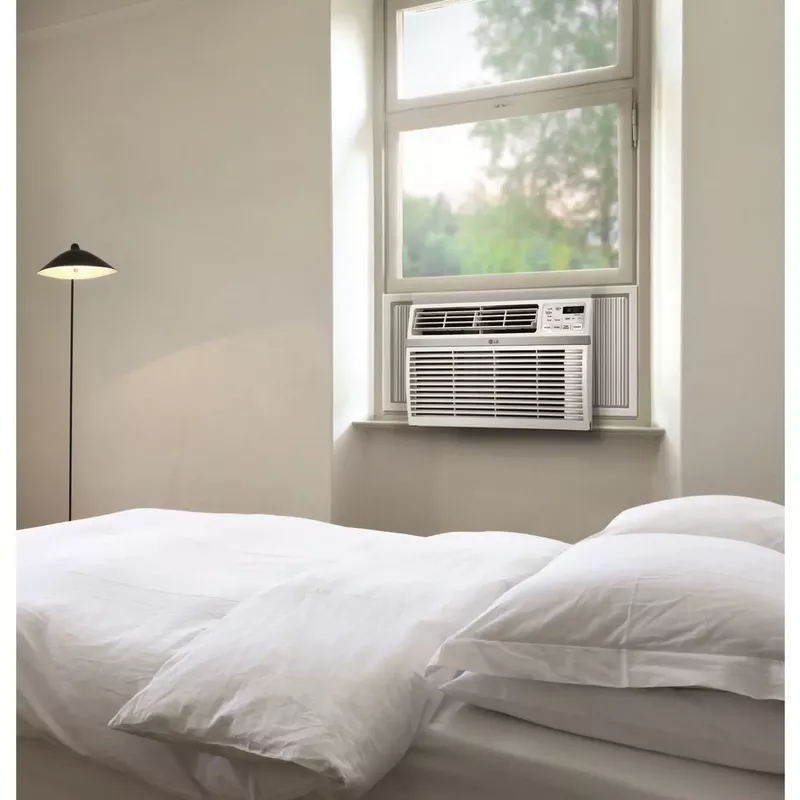 LG - 6,000 BTU Window Air Conditioner with Remote Control in White
