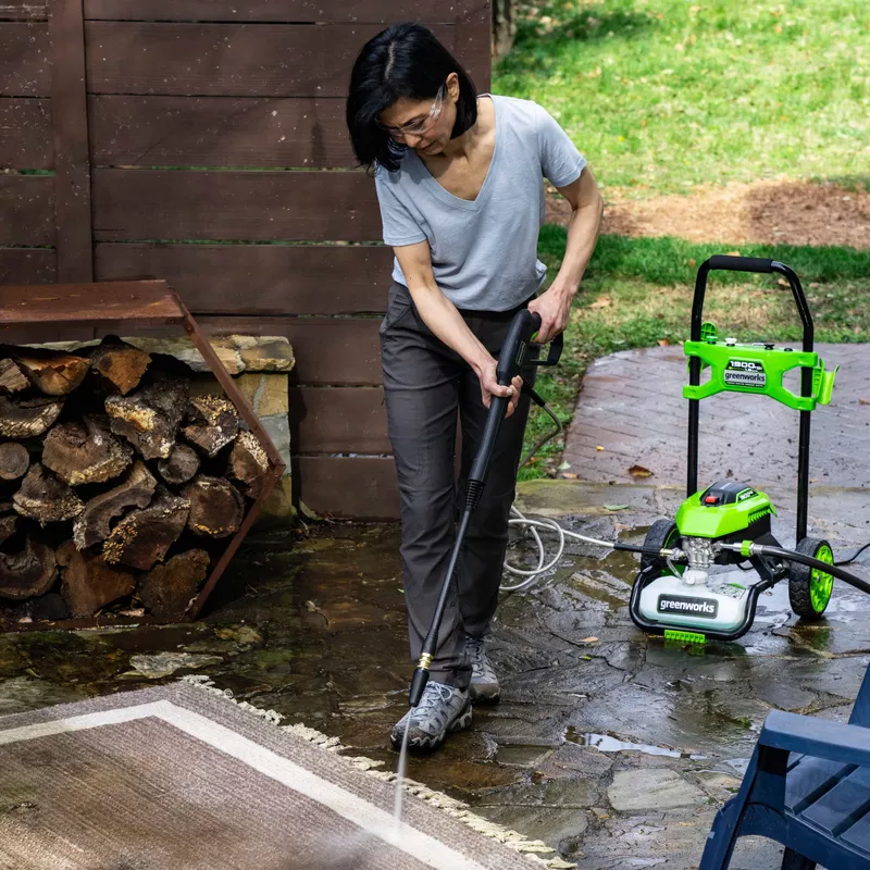 Greenworks - Electric Pressure Washer up to 1900 PSI at 1.2 GPM - Green