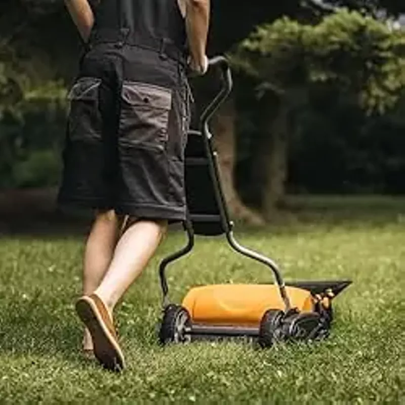 Fiskars StaySharp Max Reel Push Lawn Mower - 18" Cut Width - Eco-Friendly Cordless Grass Trimmer - Black